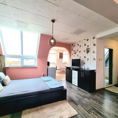 Sea Star Studio-to The Sea Garden Apartment